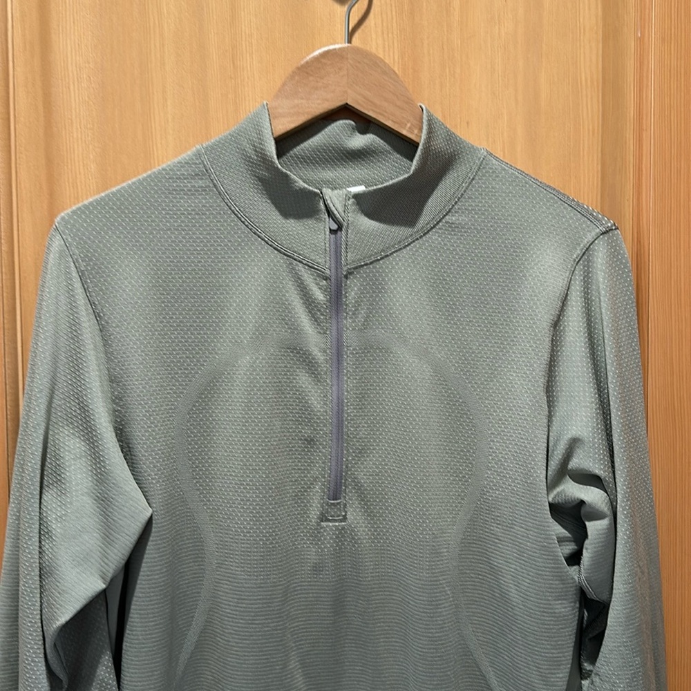 Lululemon Swiftly relaxed half zip size 10 in Gull Grey.